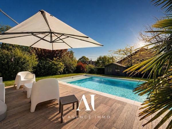 Villa d'exception 339 m2 utiles emplacement d'exception  piscine jardin sous-sol complet vue incroyable sur les Alpes, Vesancy 01170