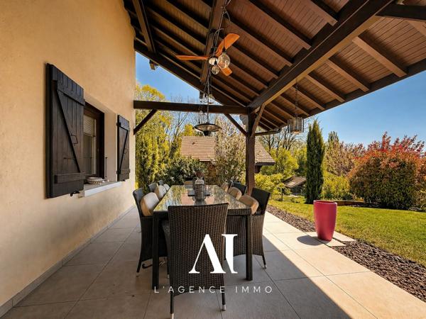 Villa d'exception 339 m2 utiles emplacement d'exception  piscine jardin sous-sol complet vue incroyable sur les Alpes, Vesancy 01170
