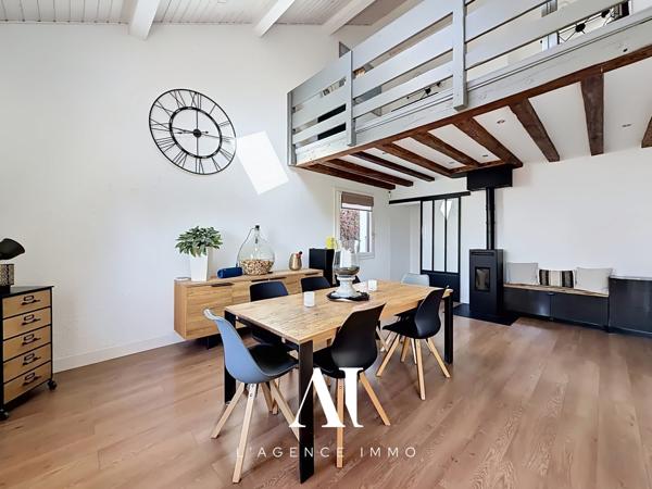 Villa d'exception 339 m2 utiles emplacement d'exception  piscine jardin sous-sol complet vue incroyable sur les Alpes, Vesancy 01170