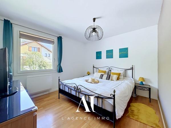 Villa d'exception 339 m2 utiles emplacement d'exception  piscine jardin sous-sol complet vue incroyable sur les Alpes, Vesancy 01170