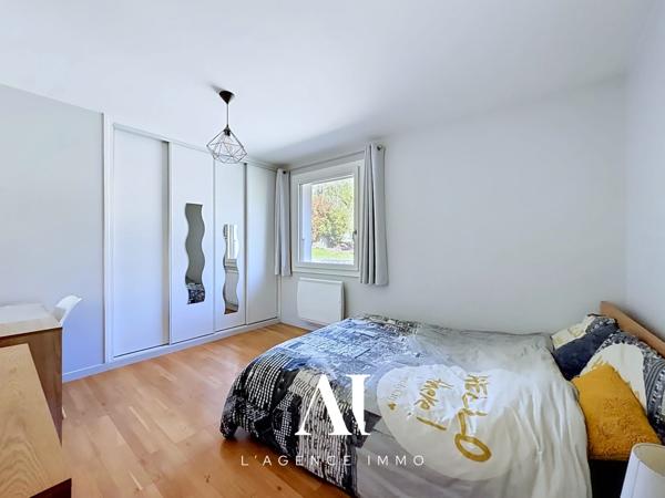 Villa d'exception 339 m2 utiles emplacement d'exception  piscine jardin sous-sol complet vue incroyable sur les Alpes, Vesancy 01170