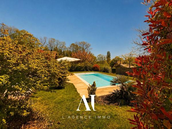 Villa d'exception 339 m2 utiles emplacement d'exception  piscine jardin sous-sol complet vue incroyable sur les Alpes, Vesancy 01170