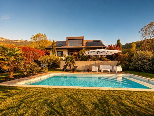 Villa d'exception 339 m2 utiles emplacement d'exception  piscine jardin sous-sol complet vue incroyable sur les Alpes, Vesancy 01170