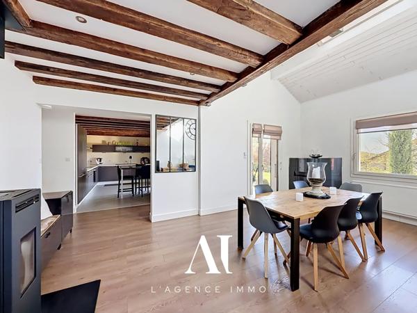 Villa d'exception 339 m2 utiles emplacement d'exception  piscine jardin sous-sol complet vue incroyable sur les Alpes, Vesancy 01170