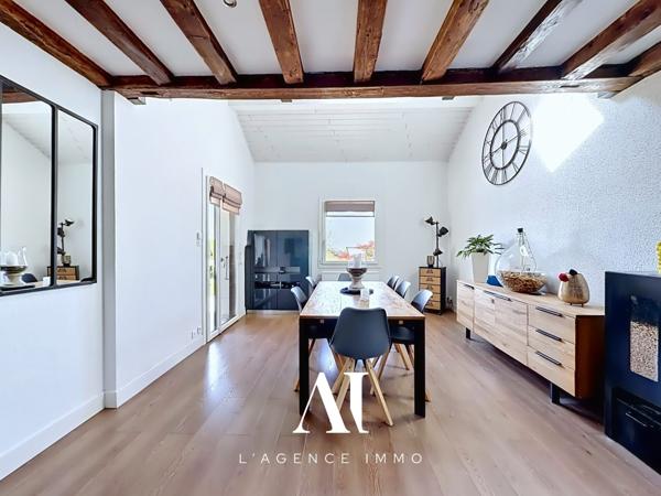 Villa d'exception 339 m2 utiles emplacement d'exception  piscine jardin sous-sol complet vue incroyable sur les Alpes, Vesancy 01170