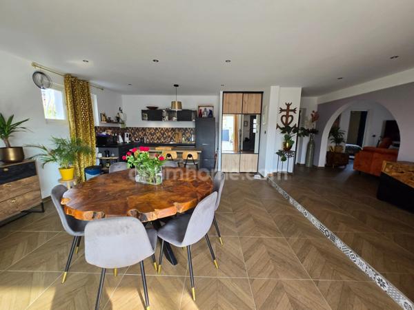 Appartement en rdc rénové avec grand extérieur – Esprit maison