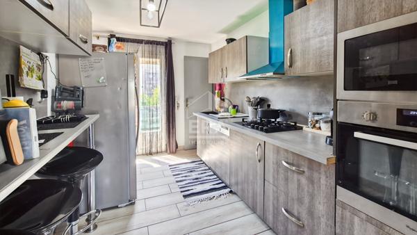 TARASCON - Appartement T3 2 chambres, balcon et cave