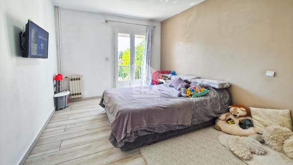 TARASCON - Appartement T3 2 chambres, balcon et cave