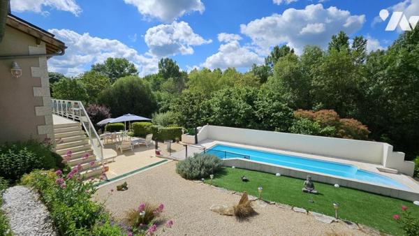 A vendre à VALENCE-EN-POITOU, PAYRE Propriété avec maison familiale, dépendance habitable et piscine