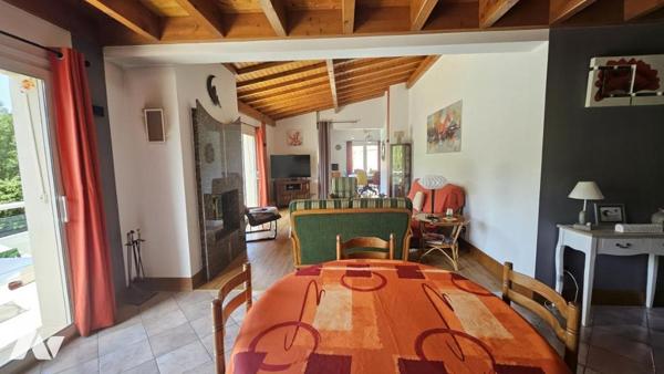 A vendre à VALENCE-EN-POITOU, PAYRE Propriété avec maison familiale, dépendance habitable et piscine