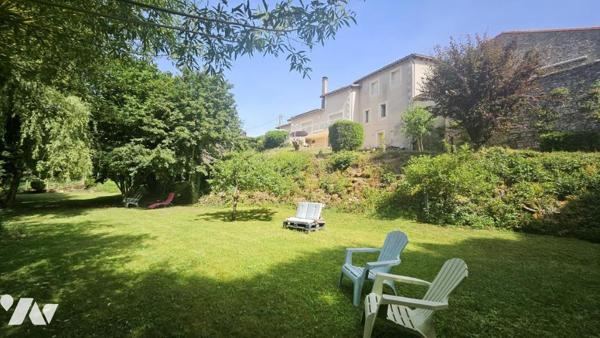 A vendre à VALENCE-EN-POITOU, PAYRE Propriété avec maison familiale, dépendance habitable et piscine
