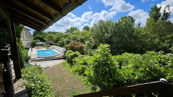 A vendre à VALENCE-EN-POITOU, PAYRE Propriété avec maison familiale, dépendance habitable et piscine