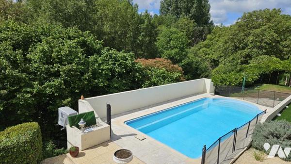 A vendre à VALENCE-EN-POITOU, PAYRE Propriété avec maison familiale, dépendance habitable et piscine