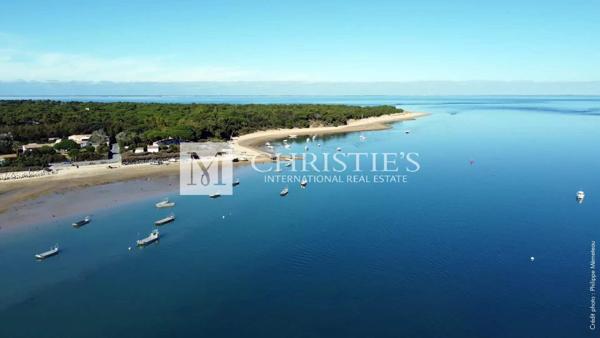 Propriété d’exception les pieds dans l’eau – Élégance et discrétion absolues