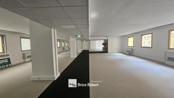 Bureaux à louer Lyon Part-Dieu proche gare dans immeuble rénové