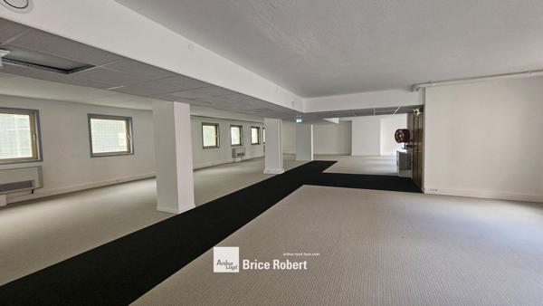 Bureaux à louer Lyon Part-Dieu proche gare dans immeuble rénové
