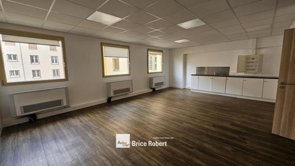 Bureaux à louer Lyon Part-Dieu proche gare dans immeuble rénové