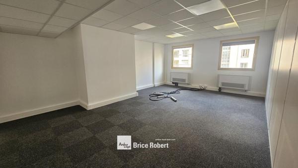 Bureaux à louer Lyon Part-Dieu proche gare dans immeuble rénové