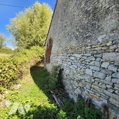  Maison de caractère sur grand terrain à CHERRE- Potentiel exceptionnel