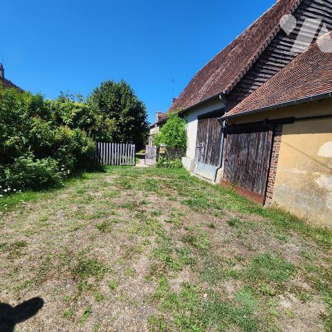  Maison de caractère sur grand terrain à CHERRE- Potentiel exceptionnel