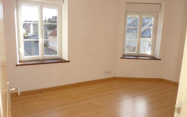 Appartement à louer    4 pièces • 107,49 m2 Mauregny-en-Haye