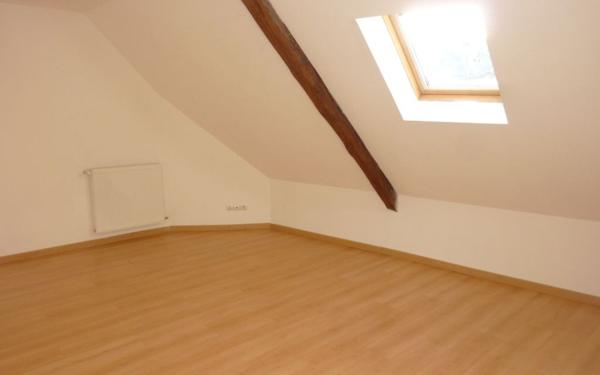 Appartement à louer    4 pièces • 107,49 m2 Mauregny-en-Haye