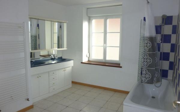 Appartement à louer    4 pièces • 107,49 m2 Mauregny-en-Haye