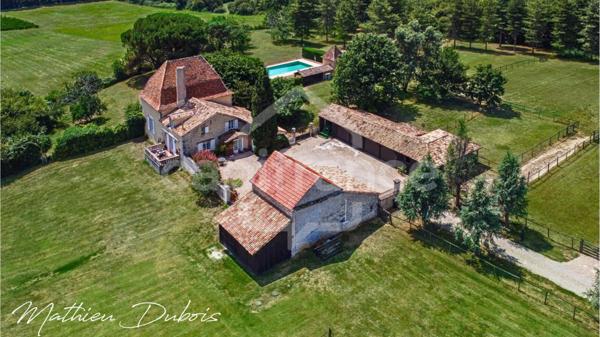 Manoir avec vue dominante au cœur du Périgord Pourpre
