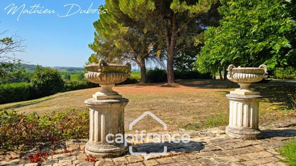 Manoir avec vue dominante au cœur du Périgord Pourpre