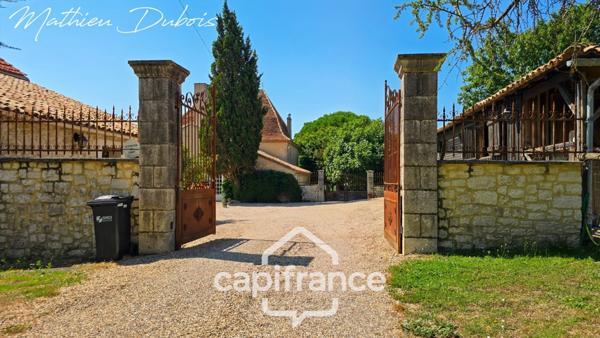 Manoir avec vue dominante au cœur du Périgord Pourpre
