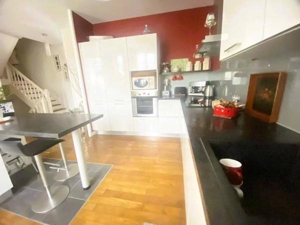 03200 VICHY MAISON DE VILLE FAMILLIALE 7 PIÈCES AVEC COUR -TERRASSE AVEC CAVE -CENTRE VILLE -