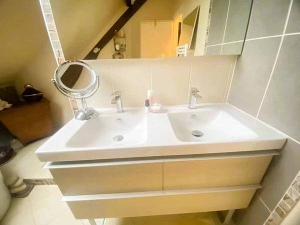 03200 VICHY MAISON DE VILLE FAMILLIALE 7 PIÈCES AVEC COUR -TERRASSE AVEC CAVE -CENTRE VILLE -