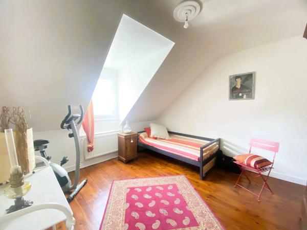 03200 VICHY MAISON DE VILLE FAMILLIALE 7 PIÈCES AVEC COUR -TERRASSE AVEC CAVE -CENTRE VILLE -