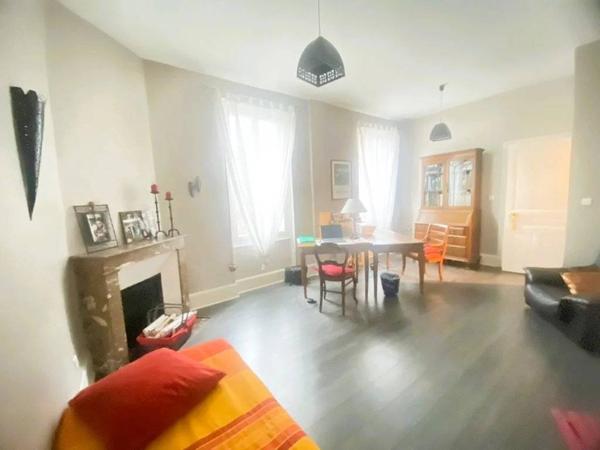 03200 VICHY MAISON DE VILLE FAMILLIALE 7 PIÈCES AVEC COUR -TERRASSE AVEC CAVE -CENTRE VILLE -