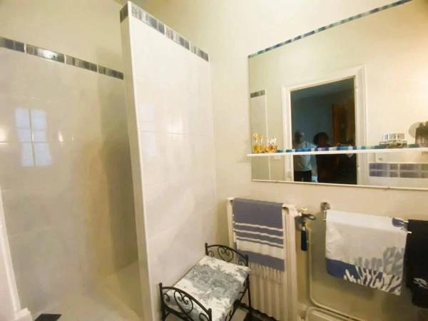 03200 VICHY MAISON DE VILLE FAMILLIALE 7 PIÈCES AVEC COUR -TERRASSE AVEC CAVE -CENTRE VILLE -