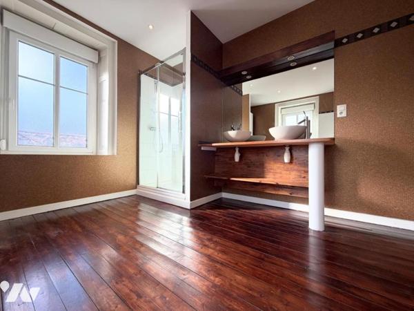 GRAND APPARTEMENT CENTRE VILLE AVEC TERRASSE