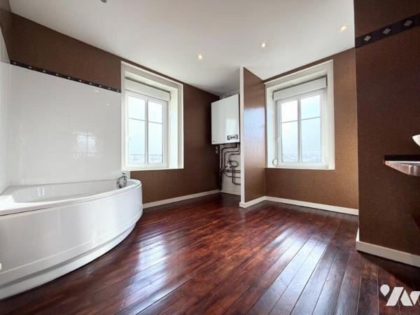 GRAND APPARTEMENT CENTRE VILLE AVEC TERRASSE