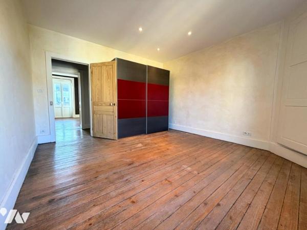 GRAND APPARTEMENT CENTRE VILLE AVEC TERRASSE