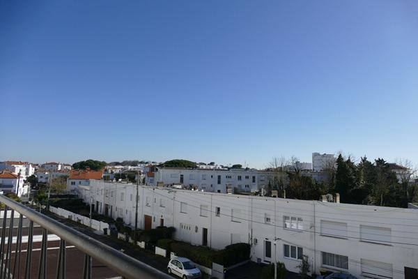 Special investisseur / Immeuble centre-ville de Royan, 200m de la plage : local commercial, 4 appartements
