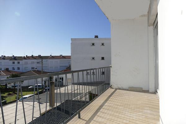 Special investisseur / Immeuble centre-ville de Royan, 200m de la plage : local commercial, 4 appartements