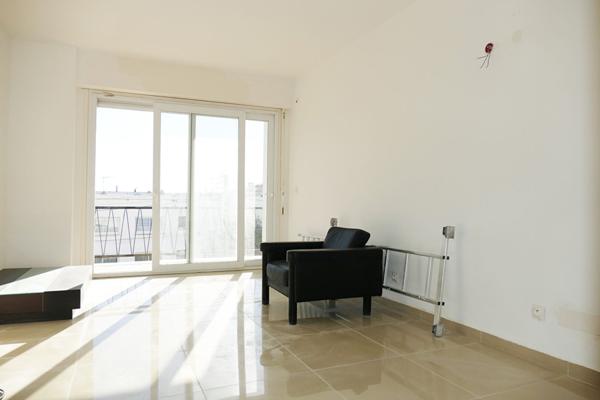 Special investisseur / Immeuble centre-ville de Royan, 200m de la plage : local commercial, 4 appartements