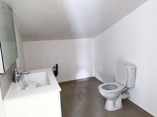 Special investisseur / Immeuble centre-ville de Royan, 200m de la plage : local commercial, 4 appartements