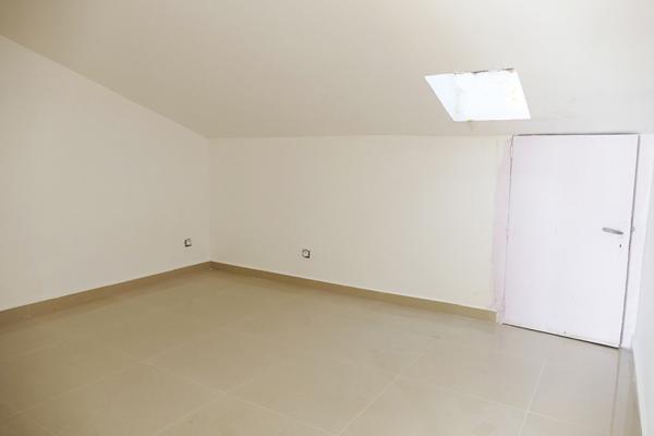 Special investisseur / Immeuble centre-ville de Royan, 200m de la plage : local commercial, 4 appartements