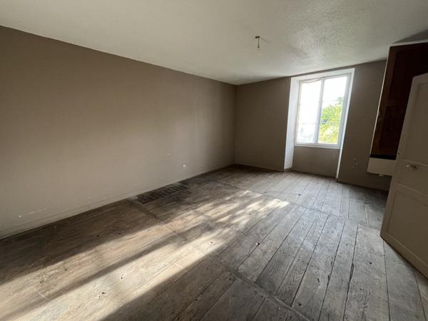 Maison à vendre |  Ruffec |  9 pièces | 213 m²