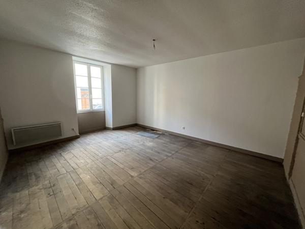 Maison à vendre |  Ruffec |  9 pièces | 213 m²