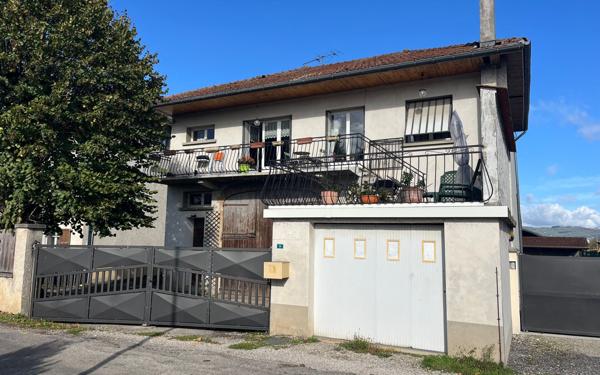 Maison à vendre    4 pièces • 80 m2 Saint-Étienne-de-Saint-Geoirs