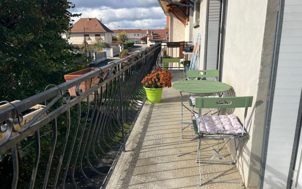 Maison à vendre    4 pièces • 80 m2 Saint-Étienne-de-Saint-Geoirs