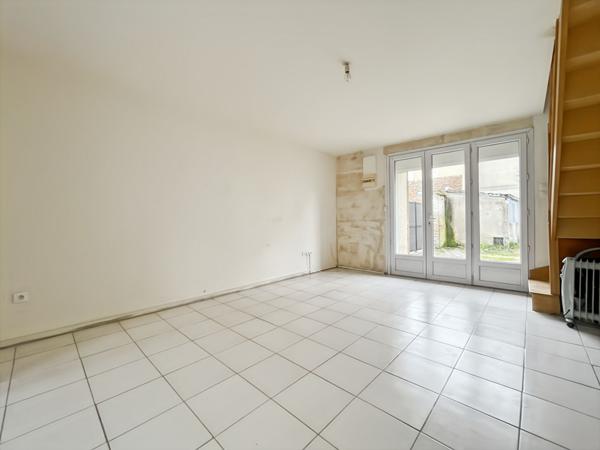 MAISON DE VILLE AVEC COUR PRIVATIVE