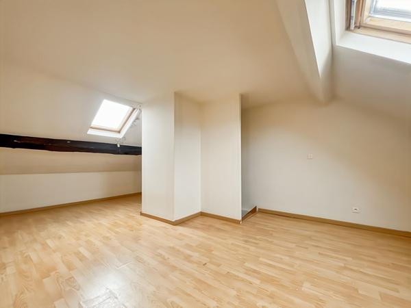 MAISON DE VILLE AVEC COUR PRIVATIVE