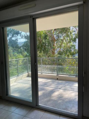 3  Pièces Traversant avec Terrasse Sud & Piscine